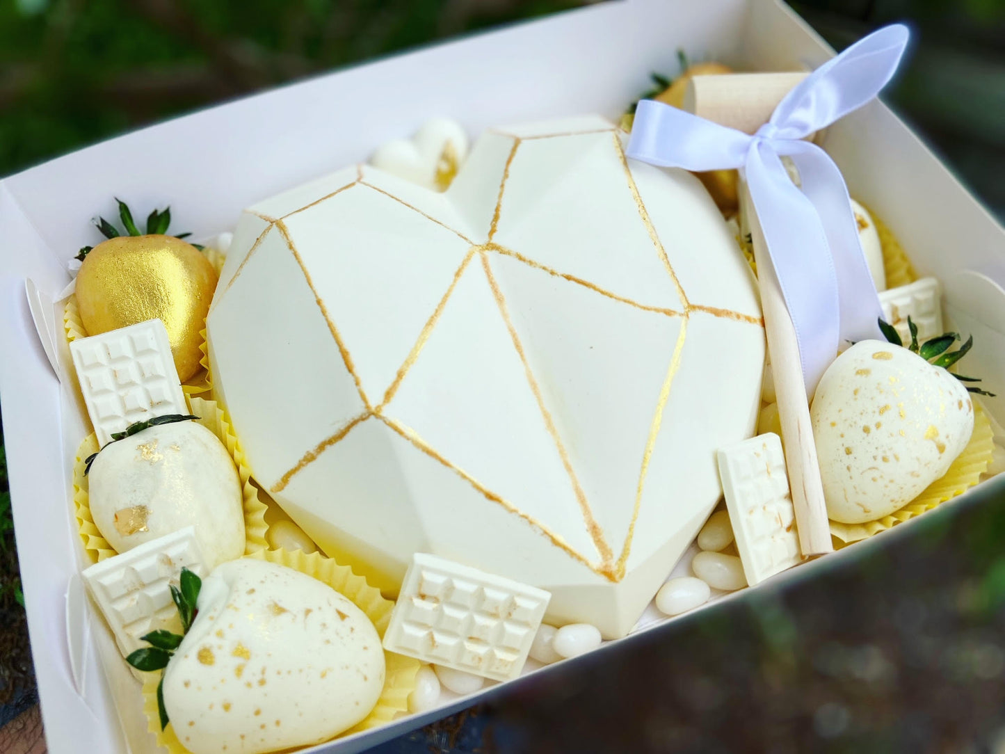 Geometric Heart Strawberry Box