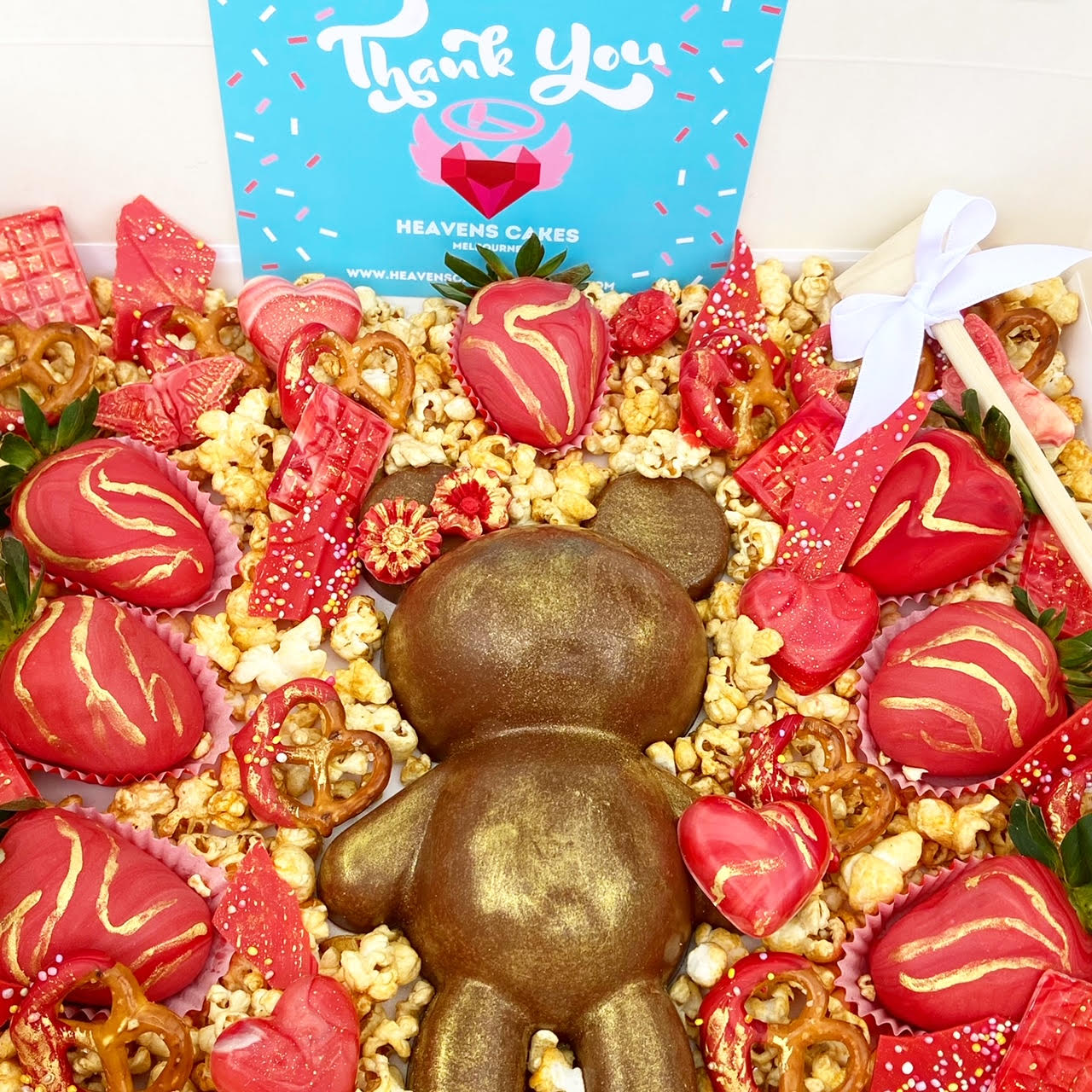 Mega Smash Teddy Strawberry Treat Box